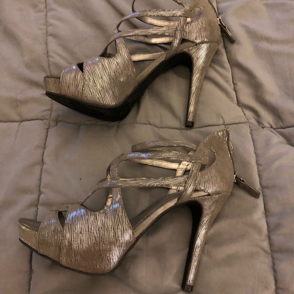 Audrey Brooke silver dress shoes.  Size 8